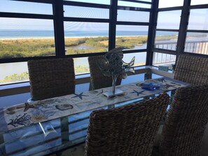 What a dining view! 