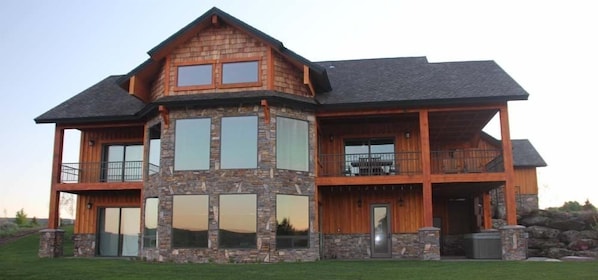 Wildfin Lodge - located on banks of the Snake River.