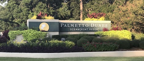 Palmetto Dunes Entrance