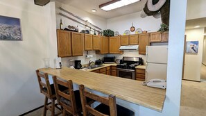 Beaver Creek West Condo #16 kitchen with breakfast bar