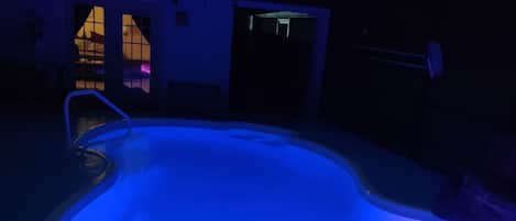 Pool light changes color by itself! 