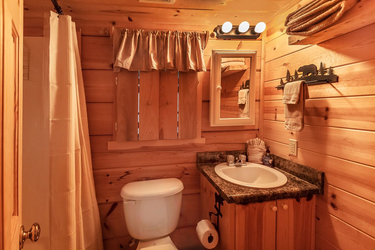 Mountain Serenity & Close to Hiking, Rafting, Fishing and Kayaking. “Wolf Song”