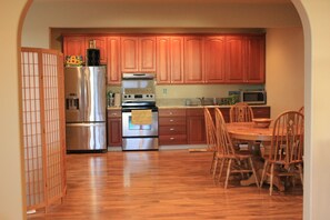 studio kitchen , dining area