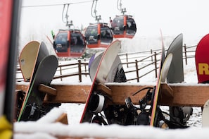 Ski-In/Ski-Out with Access via the Frostwood Gondola (can ski down to resort)