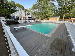 2,200sq. ft of gorgeous brand new decking