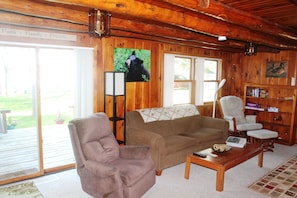 Living Room, books & games on the bookshelf for your enjoyment.