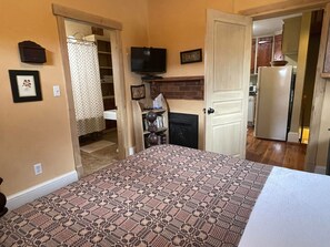 Queen-sized antique "rope" bed in the master, with smart-tv.