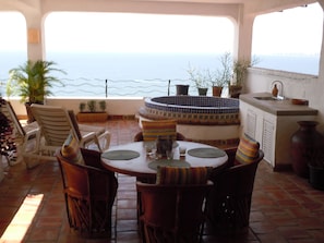 Huge covered terrace with panoramic Bay views, Jacuzzi, BBQ and alfresco dining