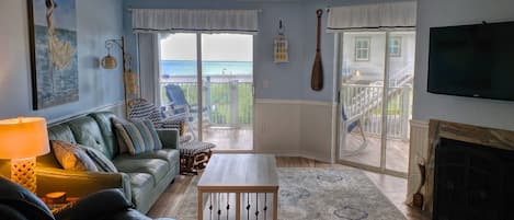 Gorgeous View from the Main Living Room Overlook Ocean and Pool.