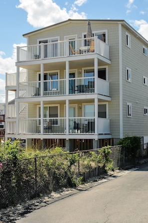 SeaBreeze 1 first floor
SeaBreeze 2 second floor
SeaBreeze 3 third floor
