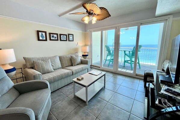 Spacious living room