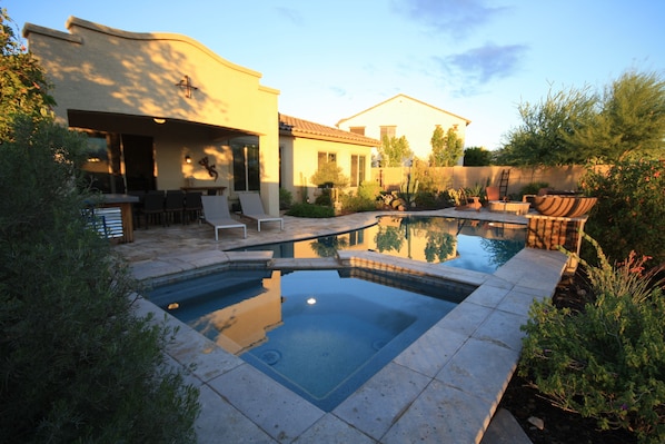 Backyard heaven!  Saltwater pool, spa, fire pit, bar, covered dining for 8. 