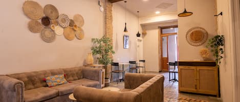 Coin salon dans le hall