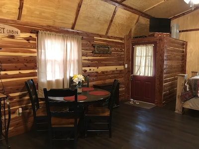 Lovely secluded rustic cabin within waking distance of Rocky Top Winery .
