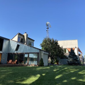 Though the owners suite is nearby, the guest house feels completely private