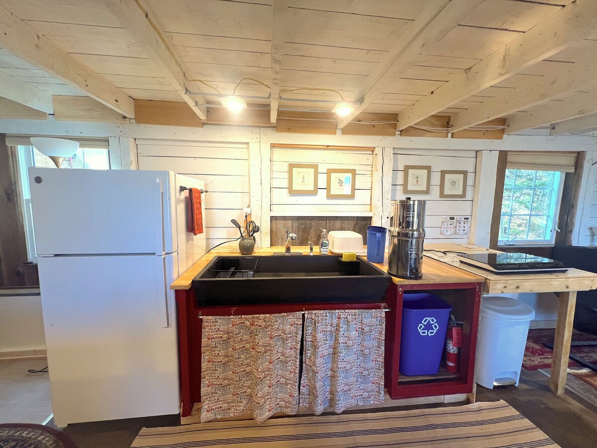 Cozy Cottage overlooking Acadia Mountains, nearby Bay and Acadia Park