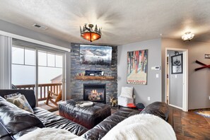 Living room with awesome views of the Jordenelle.
