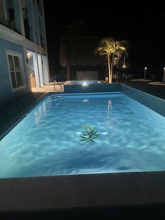 Pool Palermo Windsor Tie Pool Palermo Windsor Tie