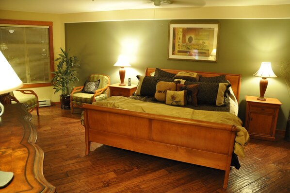 Bedroom, master w/lockout & private bath