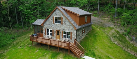 Beautiful riverfront cabin with modern interior and rustic/river exterior