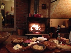 Relaxing in the cozy kitchen with crackling fire 'n snacks...
