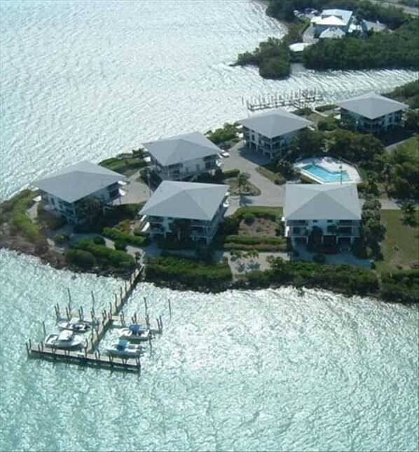 GULFPOINTE II is at the end of a quiet peninsula, yet close to US Rt. 1