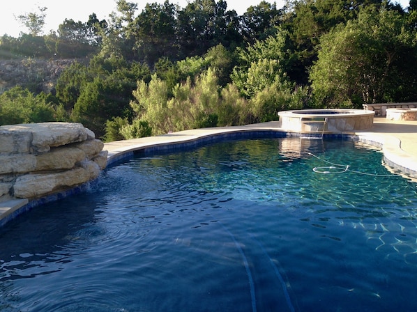 A hidden oasis in the Texas Hill Country with easy access to downtown
