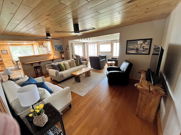 Newly remodeled living room, kitchen, & fireplace room overlooking the lake.
