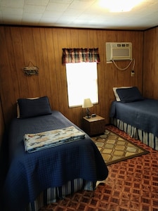 Really cute, rustic cabin on Lake Sam Rayburn, Tx - Cabin  6