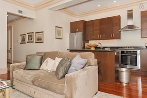 Full-Size Gourmet Chef's Kitchen with with natural gas Bosch burner, Bosch Oven,