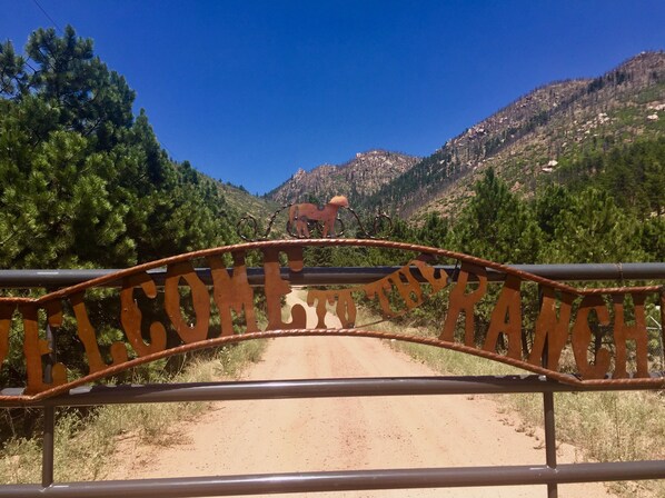 Welcome to the Ranch 
Mountain Views, Security Gate, Private, Parking