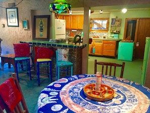 Open Concept Studio , 1000 sq feet
Dining room /Kitchen /Bar
