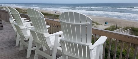 Upper deck with tall viewing chairs