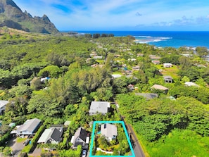 Location looking toward Ke'e Beach and Tunnels Beach. Lifeguard protected