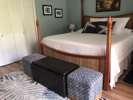 Oceanside Bedroom, Quality King Size Bed & the sounds of the Ocean