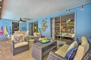 Covered lanai with plenty of seating for entertaining