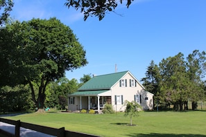 Welcome to Spring Hollow. A private quiet spot! Amish owned and operated.