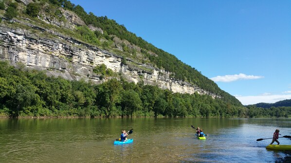 kids kayaking behind the cabin.
