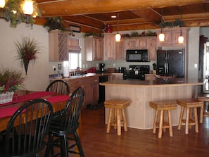 Spring Creek Cabin kitchen