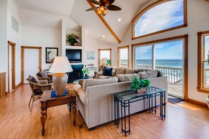 Surf-or-Sound-Realty-Perfect-Peace-180-Great-Room-2