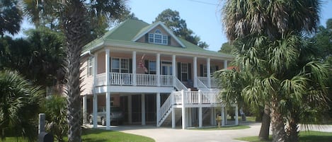 Sea Cloud: A classic beach home with everything you need for a cool vacation!