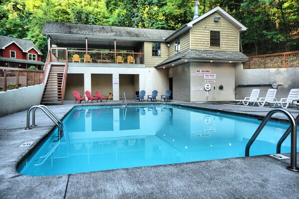 The salt water communit pool is within easy walking distance from the cabin. 