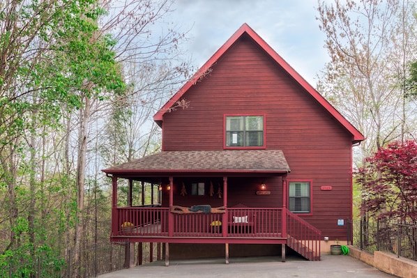 Southern Comfort is just 1/2 a mile off the Parkway in the heart of Pigeon Forge