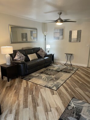 Media Room
Incliner Couch
