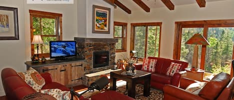 Great room with TV/DVD and fireplace, sunset views