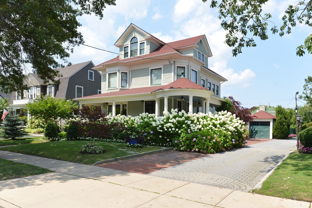 Asbury Park - Fully Renovated Victorian Home - 4 blocks from the beach!