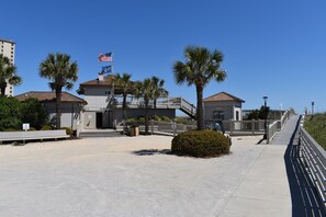 Oceanfront Beach Club & Beach Access