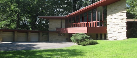 The Elam House is a very unique 'Usonian' with over 100 windows