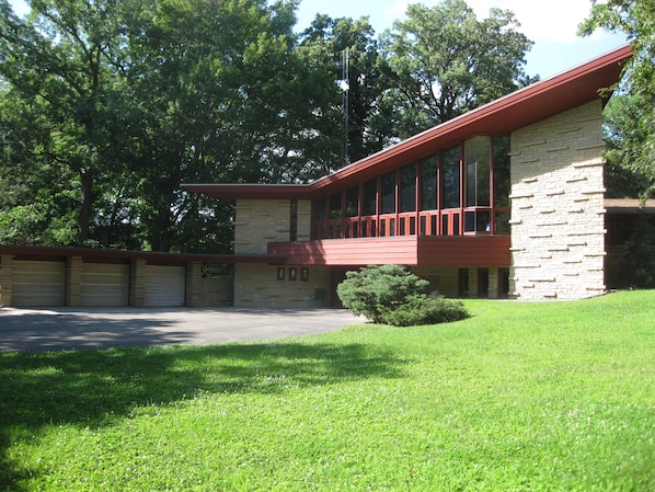 The Elam House is a very unique 'Usonian' with over 100 windows
