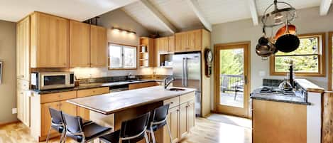 Spacious and bright  gourmet kitchen